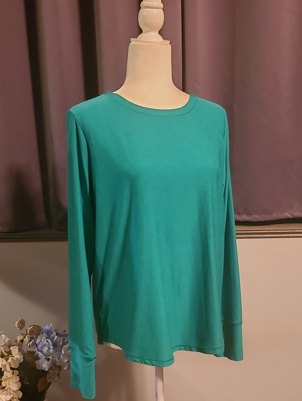DSG Women's Kelly Green Long-Sleeve Crewneck Top - Large